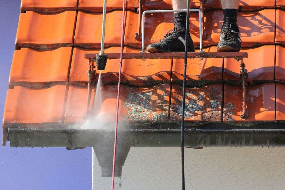 Reinigen van de dakpannen in 0251